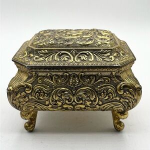 VTG Ornate Gold Tone Hollywood Regency Bas-Relief Footed Jewelry Box 5”x4”x3”